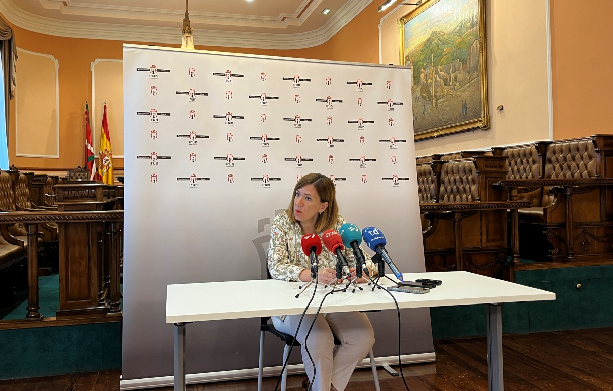 Irungo alkate Cristina Laborda, prentsaurrekoan. BERRIA