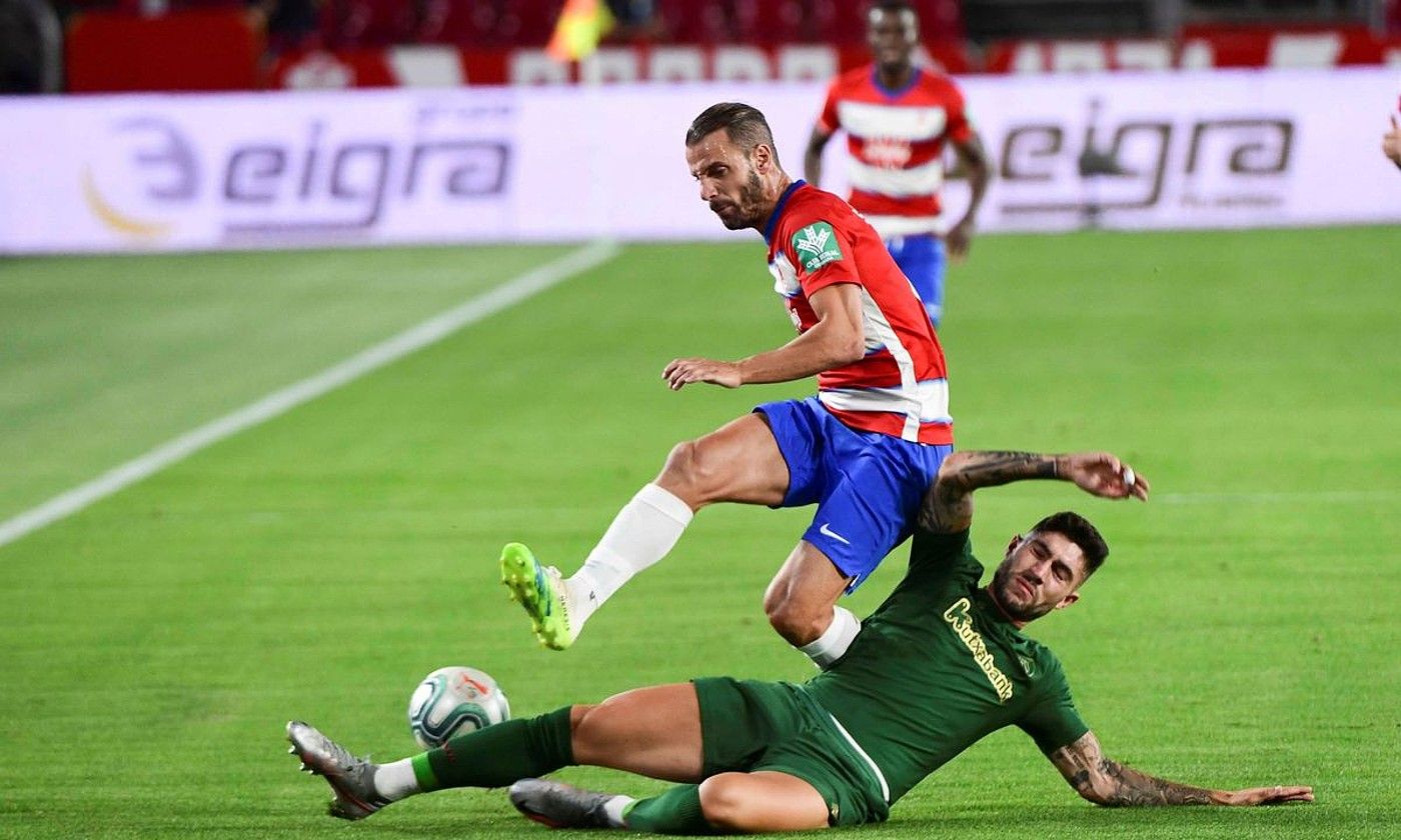 Granada eta Athleticen arteko partida, aurreko sasoian. MIGUEL ANGEL MOLINA / EFE.