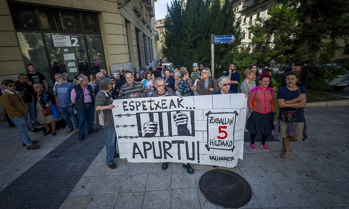 Salhaketak iaz deitutako elkarretaratzea, Zaballako espetxean izandako heriotza bat salatzeko. JAIZKI FONTANEDA / FOKU.