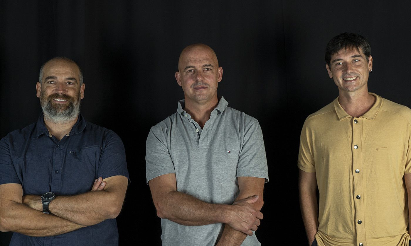 Ezkerretik eskuinera, Migueltxo Molina, Pablo Iraburu eta Jon Maia, Bizimina dantza dokumentalaren zuzendariak. ARENA COMUNICACION. Ezkerretik eskuinera, Migueltxo Molina, Pablo Iraburu eta Jon Maia, Bizimina dantza dokumentalaren zuzendariak. ARENA COMUNICACION.