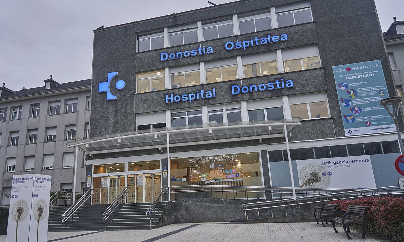 Donostiako Ospitaleko sarrera, artxiboko irudi batean. ANDONI CANELLADA / FOKU. Donostiako Ospitaleko sarrera, artxiboko irudi batean. ANDONI CANELLADA / FOKU.