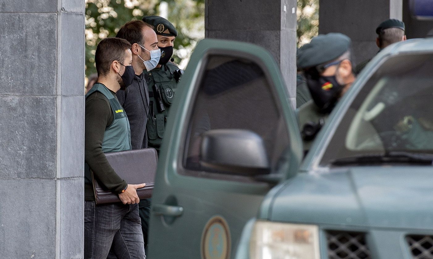 Atxiloketak salatzeko egindako protesta, atzo, Zarautzen. JUAN CARLOS RUIZ / FOKU.