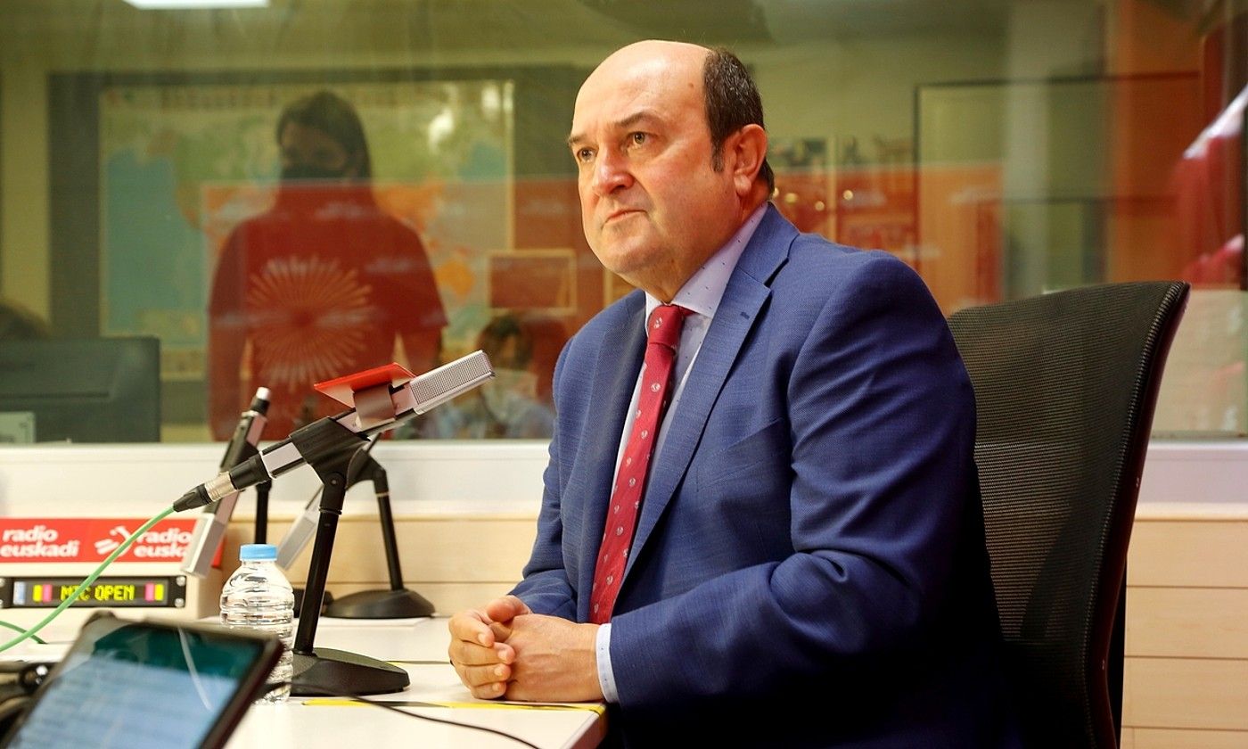Andoni Ortuzar, atzo, Radio Euskadin eginiko elkarrizketan. EAJ.