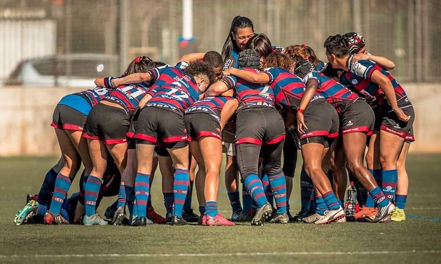 Eibar errugbi taldeko jokalariak, batuta, aurreko denboraldiko bigarren mailako norgehiagoka batean. EIBAR ERRUGBI TALDEA. Eibar errugbi taldeko jokalariak, batuta, aurreko denboraldiko bigarren mailako norgehiagoka batean. EIBAR ERRUGBI TALDEA.