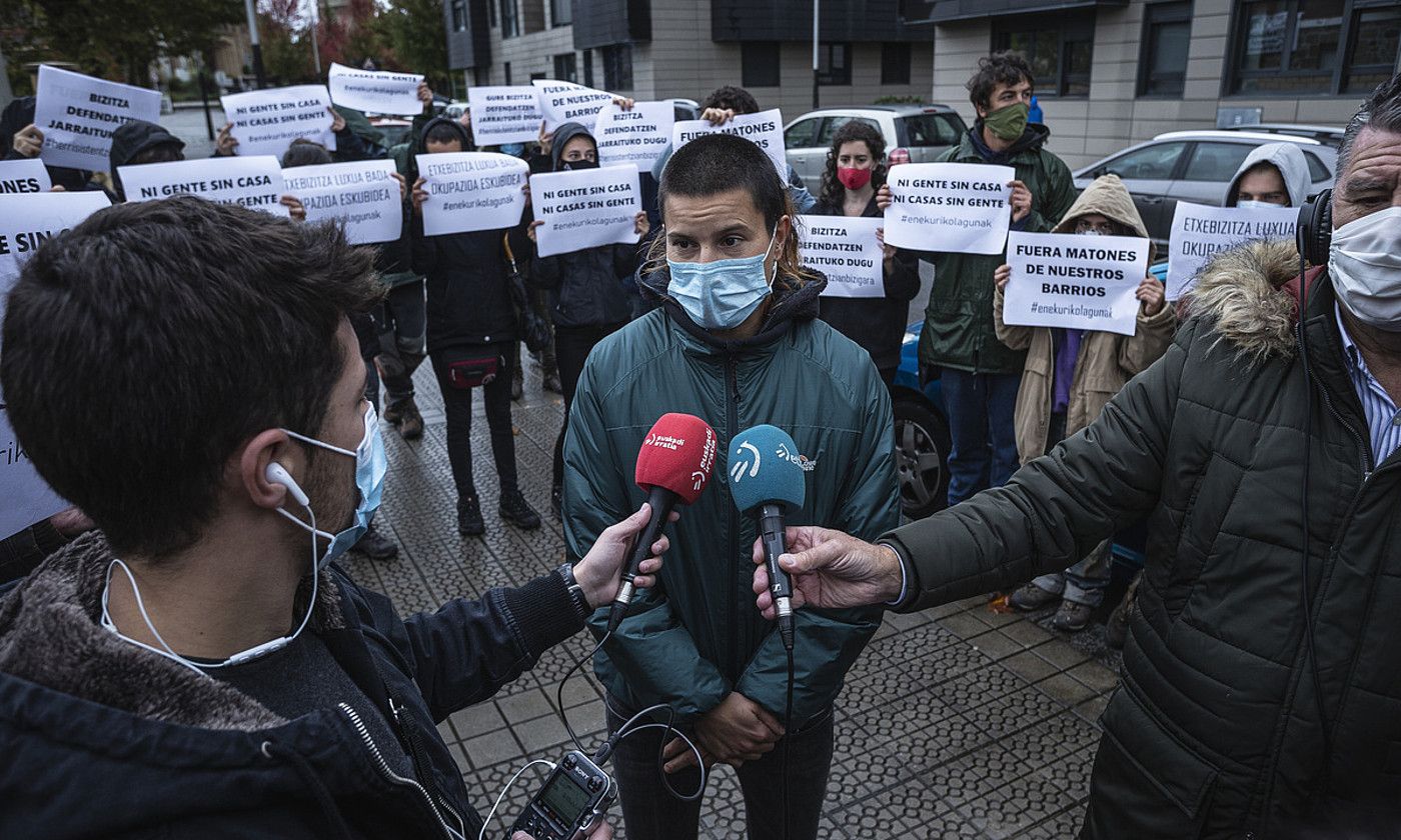 Bilboko Okupazio Bulegoko kideak, atzoko agerraldian. ARITZ LOIOLA / FOKU.