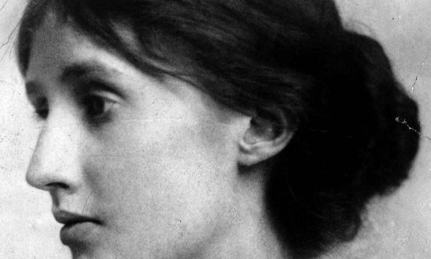 Virginia Woolf idazle ingelesa; jardun betean zegoen 1920. urterako, baina bide oparoago baten atarian oraindik. BERRIA.