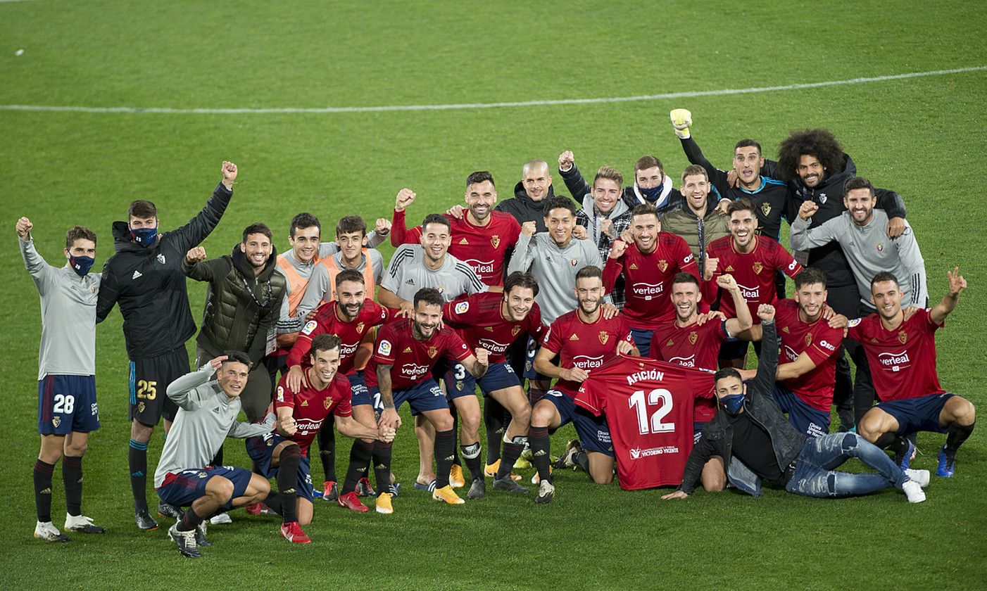 Osasunako jokalariak garaipena ospatzen, Athletici irabazi ostean, Sadarren, klubaren mendeurrenean. IÑIGO URIZ / FOKU. Osasunako jokalariak garaipena ospatzen, Athletici irabazi ostean, Sadarren, klubaren mendeurrenean. IÑIGO URIZ / FOKU.