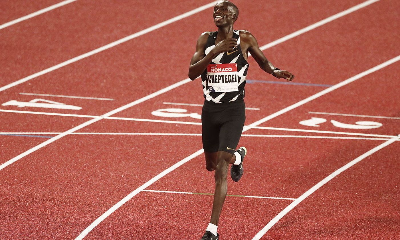 Joshua Cheptegi atleta Monakon jokatutako proba batean. GILLAUME HORCAJUELO / EFE. Joshua Cheptegi atleta Monakon jokatutako proba batean. GILLAUME HORCAJUELO / EFE.