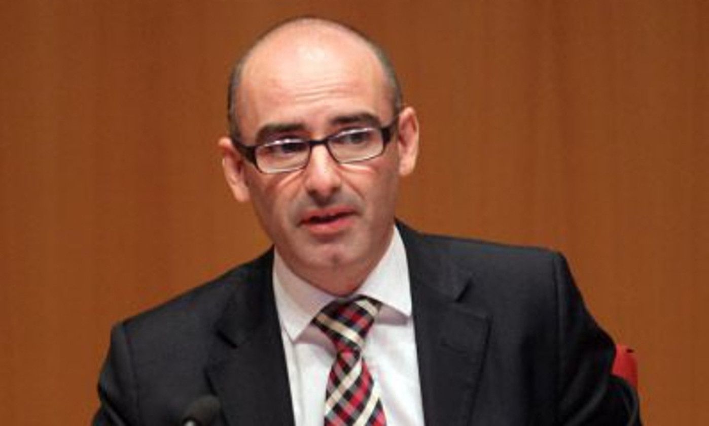 Legebiltzarreko izendapenaren ostean, Andoni Aldekoa astelehenetik aurrera izango da EITBko zuzendari nagusi. HITZA. Legebiltzarreko izendapenaren ostean, Andoni Aldekoa astelehenetik aurrera izango da EITBko zuzendari nagusi. HITZA.