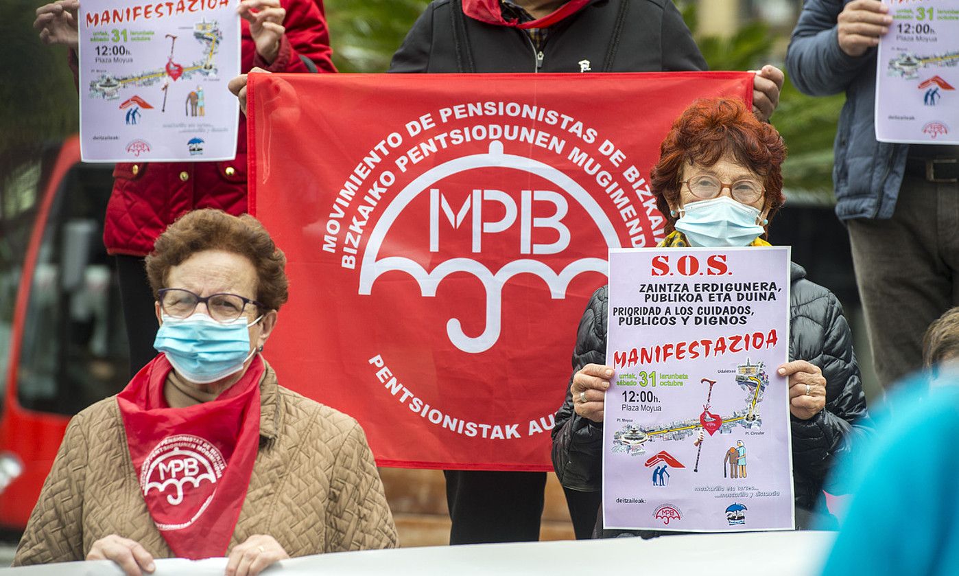 Pentsiodunek eta senideek asteon egindako agerraldietako bat, Bilbon, mobilizazioen berri emateko. M. RAMIREZ / FOKU. Pentsiodunek eta senideek asteon egindako agerraldietako bat, Bilbon, mobilizazioen berri emateko. M. RAMIREZ / FOKU.