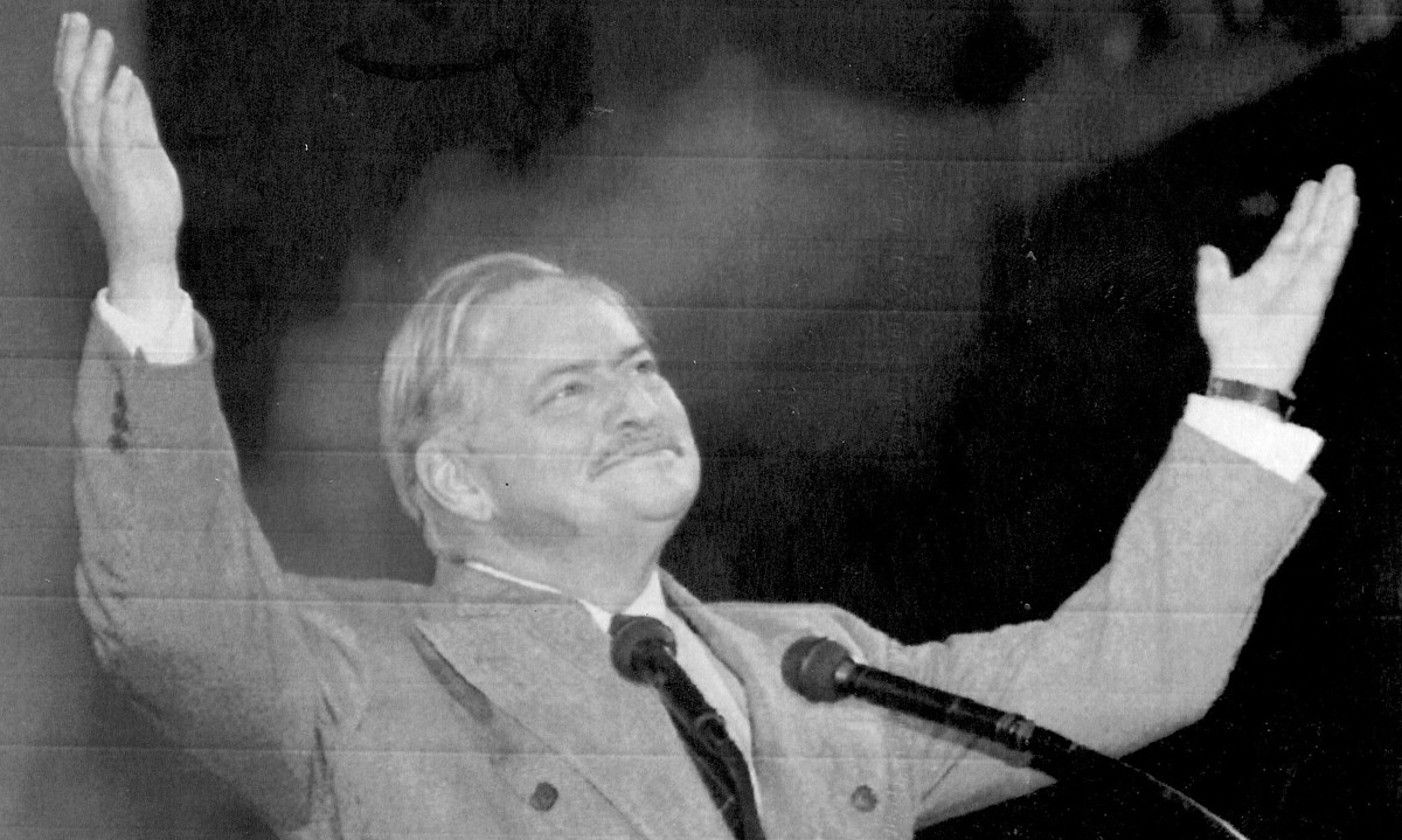 Jacques Parizeau Alderdi Quebectarreko burua, Montrealen eginiko manifestazio independentista batean, 1992an. AP.