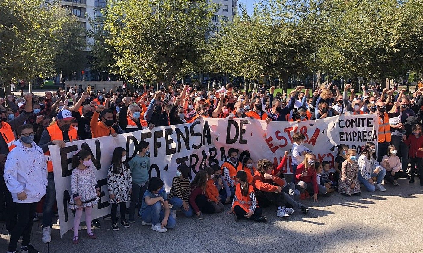 Zamaketarien grebaren lehen asteburuan eginiko manifestazioaren amaiera ekitaldia, Santurtzin. GOYODOCKER.