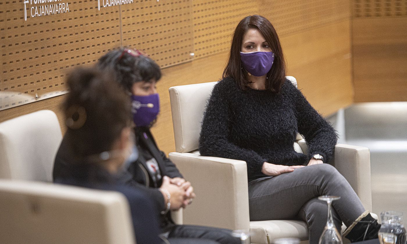 Rut Iturbide, Eva Isturiz eta Paola Damonti, atzo, aurkezpenean. J.MANTEROLA / FOKU. Rut Iturbide, Eva Isturiz eta Paola Damonti, atzo, aurkezpenean. J.MANTEROLA / FOKU.