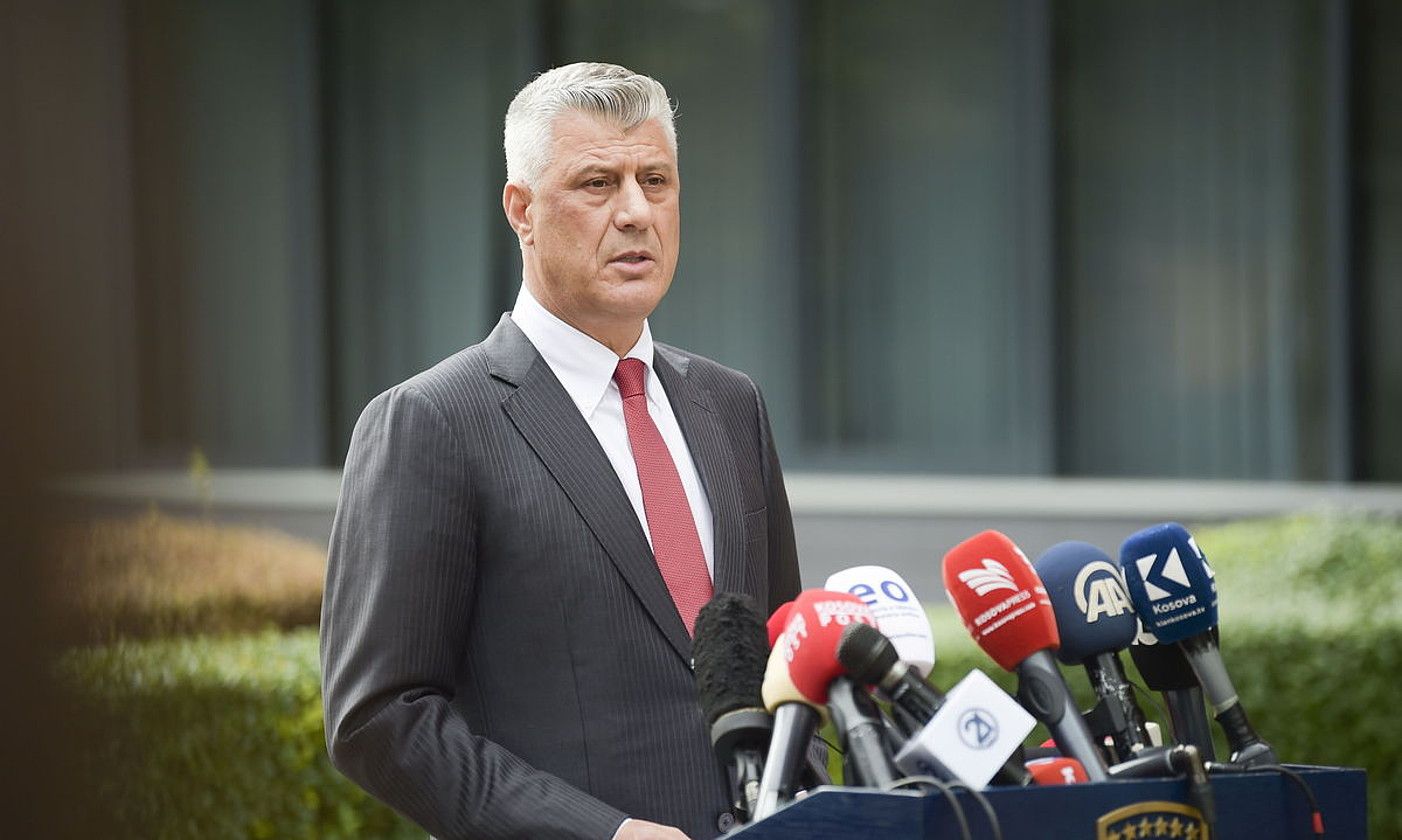 Hashim Thaci Kosovoko presidentea, atzo emandako prentsaurrekoan. EFE. Hashim Thaci Kosovoko presidentea, atzo emandako prentsaurrekoan. EFE.