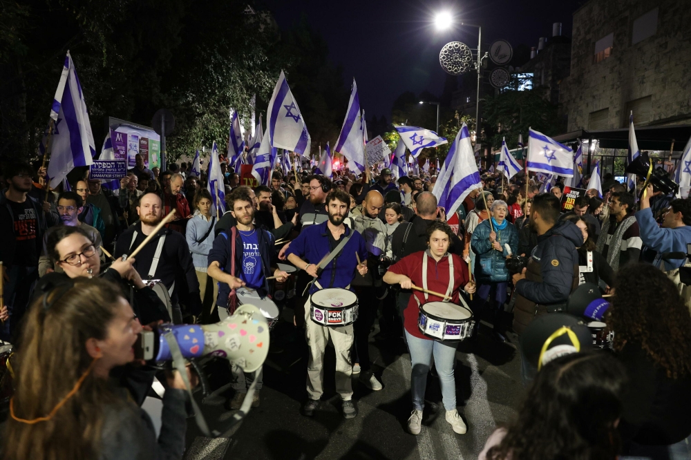 Netanyahuren erabakiaren aurkako protestak, Jerusalemen. ABIR SULTAN / EFE Netanyahuren erabakiaren aurkako protestak, Jerusalemen. ABIR SULTAN / EFE