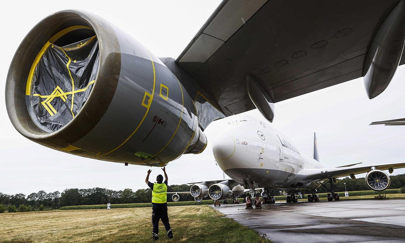 Boeing konpainiako hegazkin bat. VINCENT JANNINK / EFE.