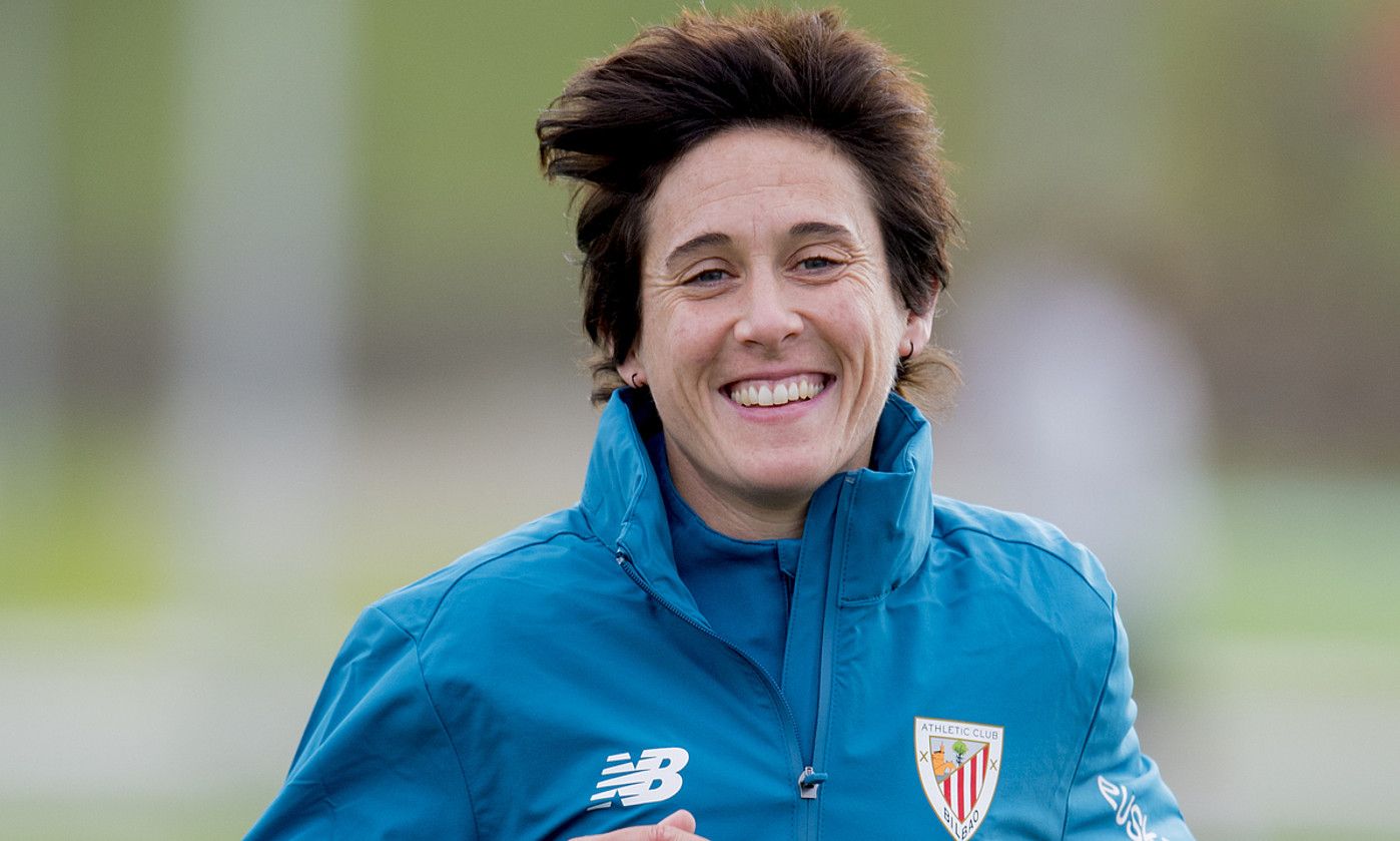 Erika Vazquez Athelticeko jokalaria lan saio batean. ATHLETIC. Erika Vazquez Athelticeko jokalaria lan saio batean. ATHLETIC.