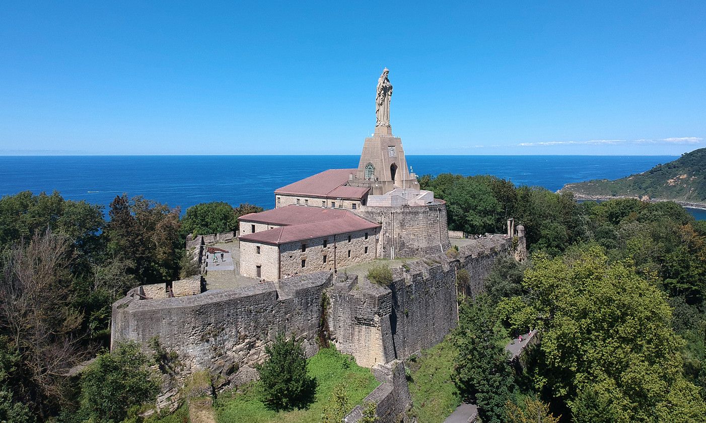 Donostiakoa da Euskal Herriko gazteluenetan ezagunenetarikoa, baita hoberen kontserbatzen denetarikoa ere. ANTTON ARRIETA. Donostiakoa da Euskal Herriko gazteluenetan ezagunenetarikoa, baita hoberen kontserbatzen denetarikoa ere. ANTTON ARRIETA.