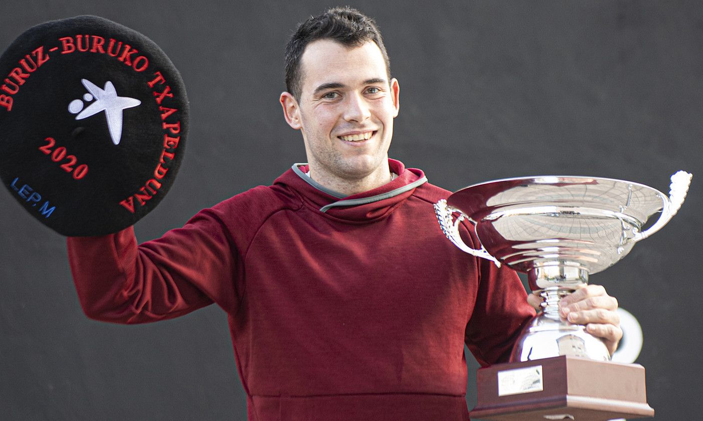 JAGOBA MANTEROLA / FOKU.