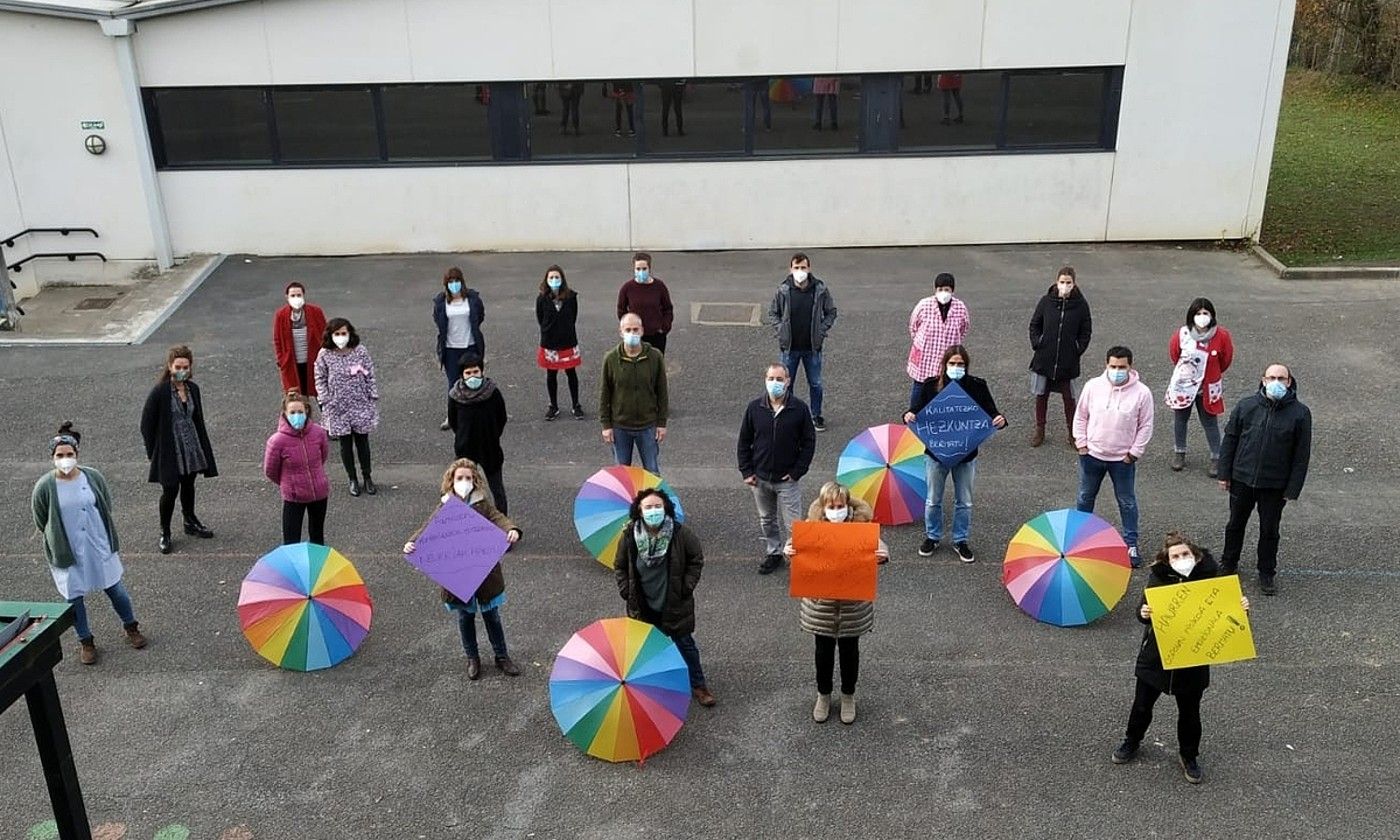 Hezkuntza Plaza mobilizazioa, Otxandion (Bizkaia). HEZKUNTZA PLAZARA. Hezkuntza Plaza mobilizazioa, Otxandion (Bizkaia). HEZKUNTZA PLAZARA.