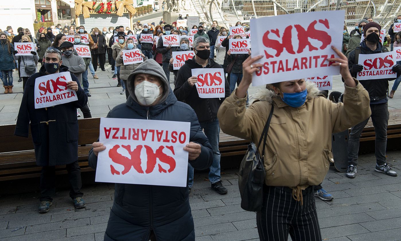 Ostalarien protesta, atzo, Gasteizen. JAIZKI FONTANEDA / FOKU.