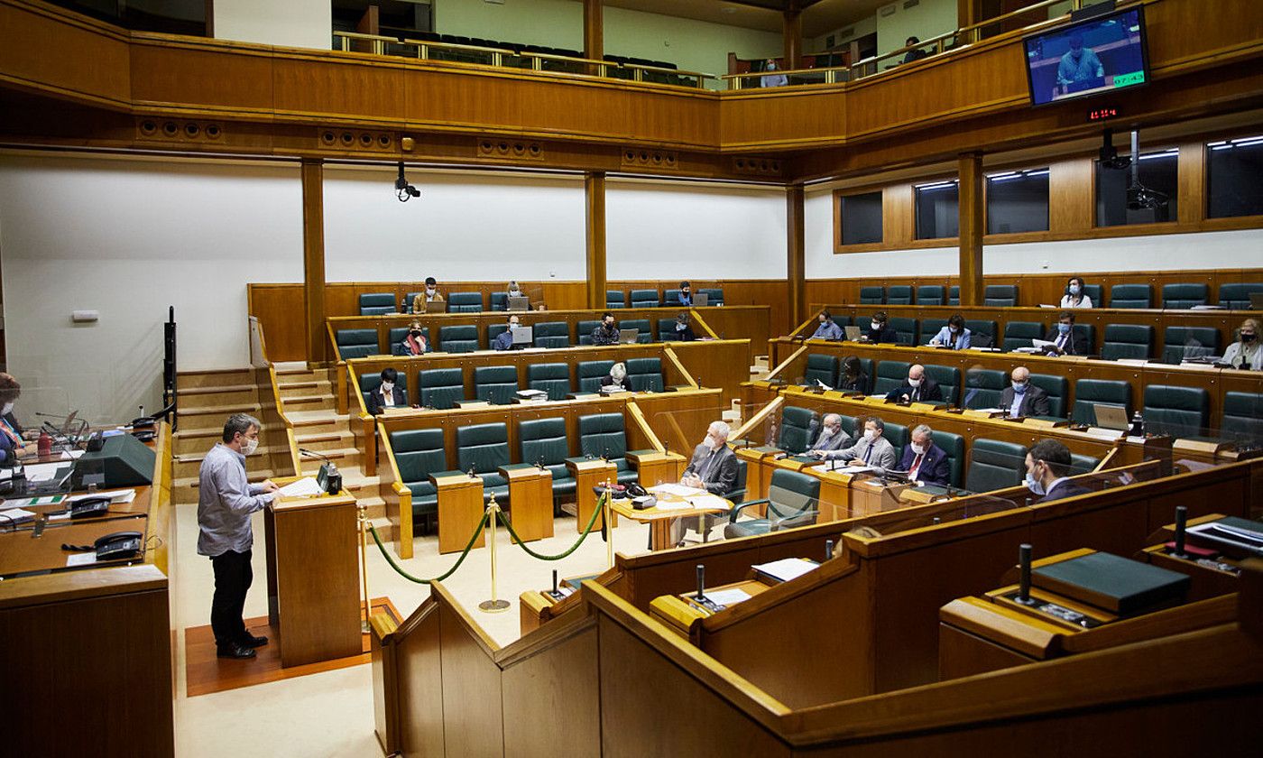 Europako funtsei buruzko eztabaida EH Bilduk eskatu zuen. Irudian, Mikel Otero atzo. ASIER BASTIDA / EUSKO LEGEBILTZARRA. Europako funtsei buruzko eztabaida EH Bilduk eskatu zuen. Irudian, Mikel Otero atzo. ASIER BASTIDA / EUSKO LEGEBILTZARRA.