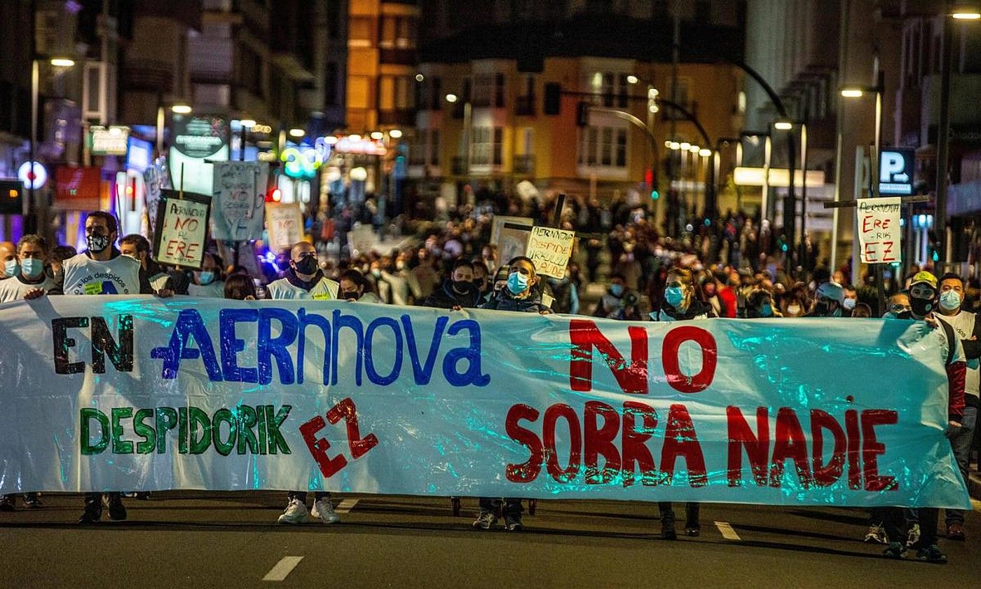 Aernnovako langileek Gasteizen eginiko manifestazioetako bat. DAVID AGUILAR / EFE. Aernnovako langileek Gasteizen eginiko manifestazioetako bat. DAVID AGUILAR / EFE.