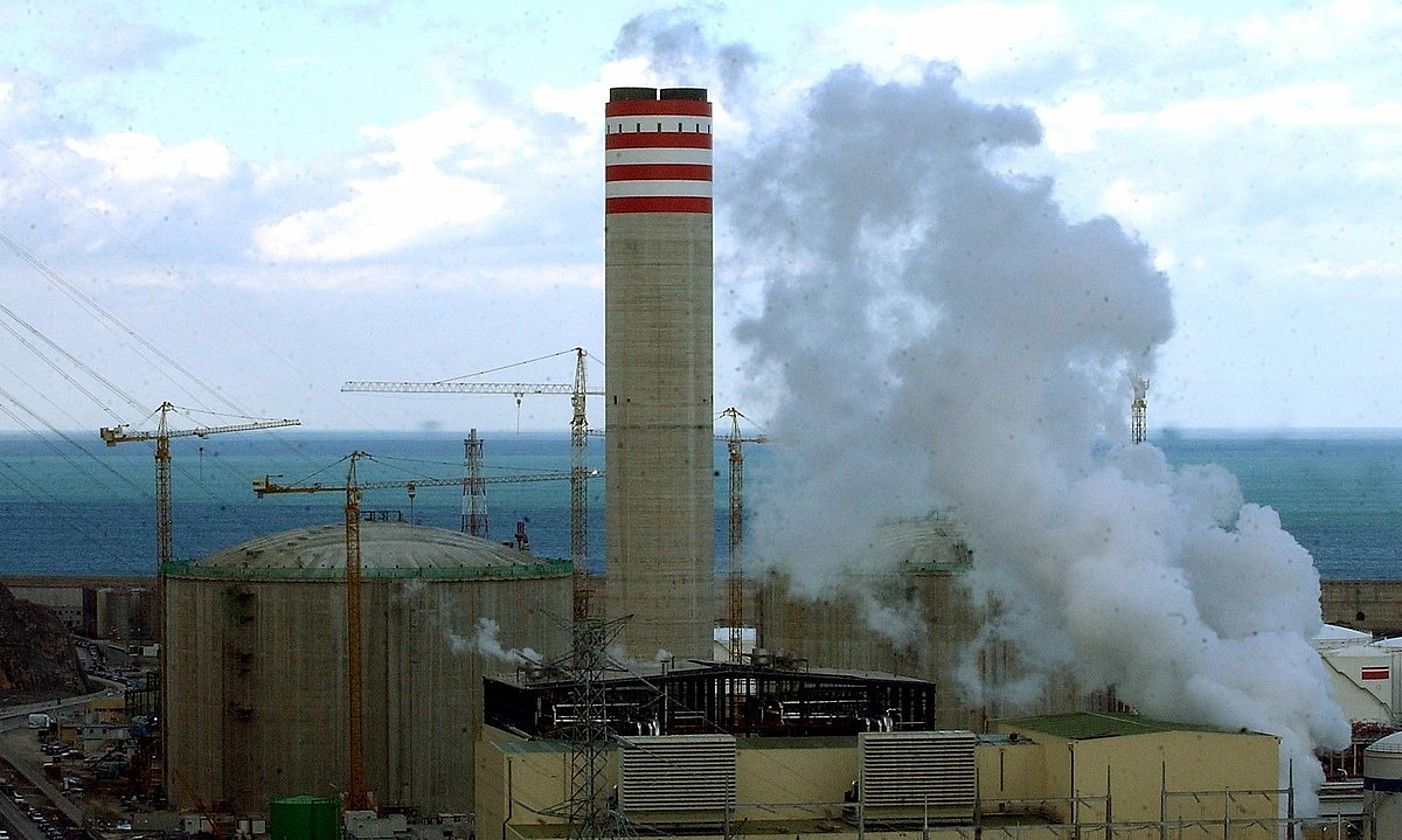 Bizkaiko Badia Elektrizitateko zentral termikoa. LUIS JAUREGIALTZO / FOKU. Bizkaiko Badia Elektrizitateko zentral termikoa. LUIS JAUREGIALTZO / FOKU.