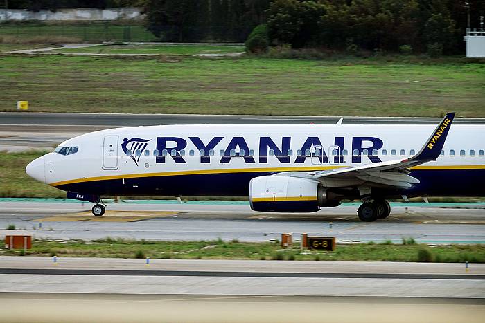 Ryanair konpainiako hegazkin bat. MAURITZ ANTIN / EFE
