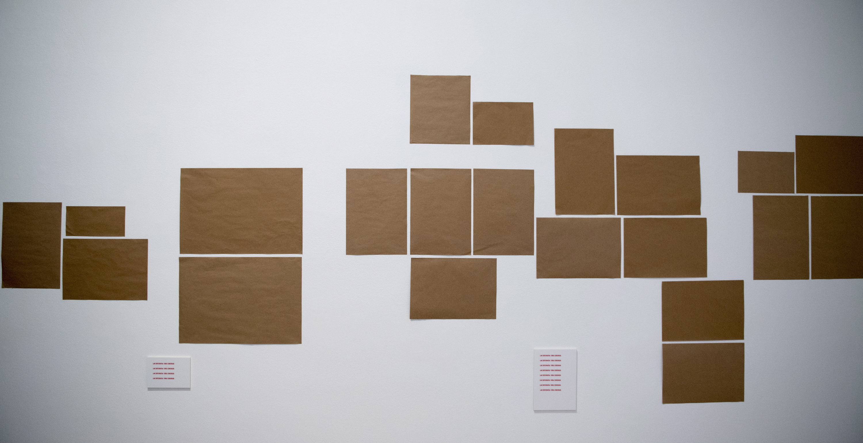 Donostia 2016 egitasmoak antolatutako 'Lekurik gabe. Denborarik gabe. Giltzapekoak' erakusketan zentsuratutako lanak. GORKA RUBIO / FOKU