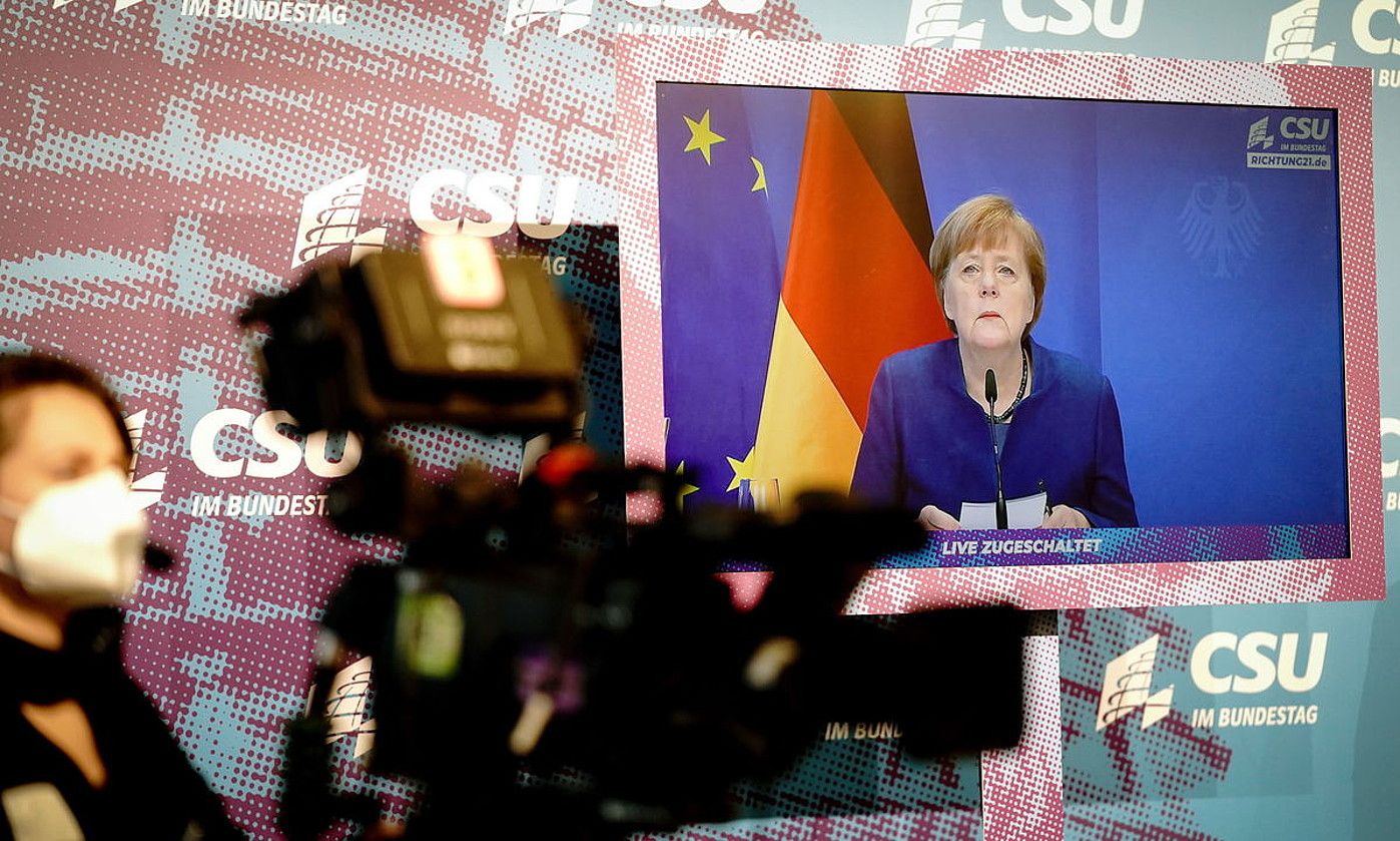 Angela Merkel Alemaniako kantzilerra, atzo, bere alderdiaren ekitaldi batean. KAY NIETFELD / EFE.