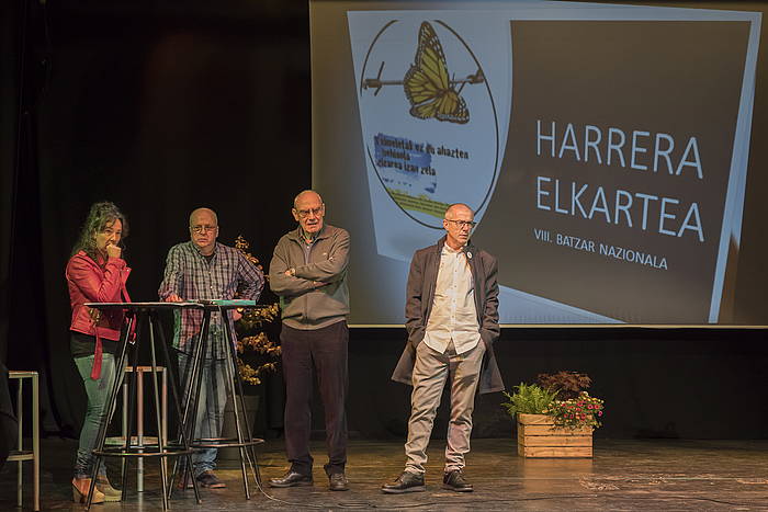 Harrera elkarteko kideak, gaur Elgetan eginiko batzarrean. ANDONI CANELLADA / FOKU
