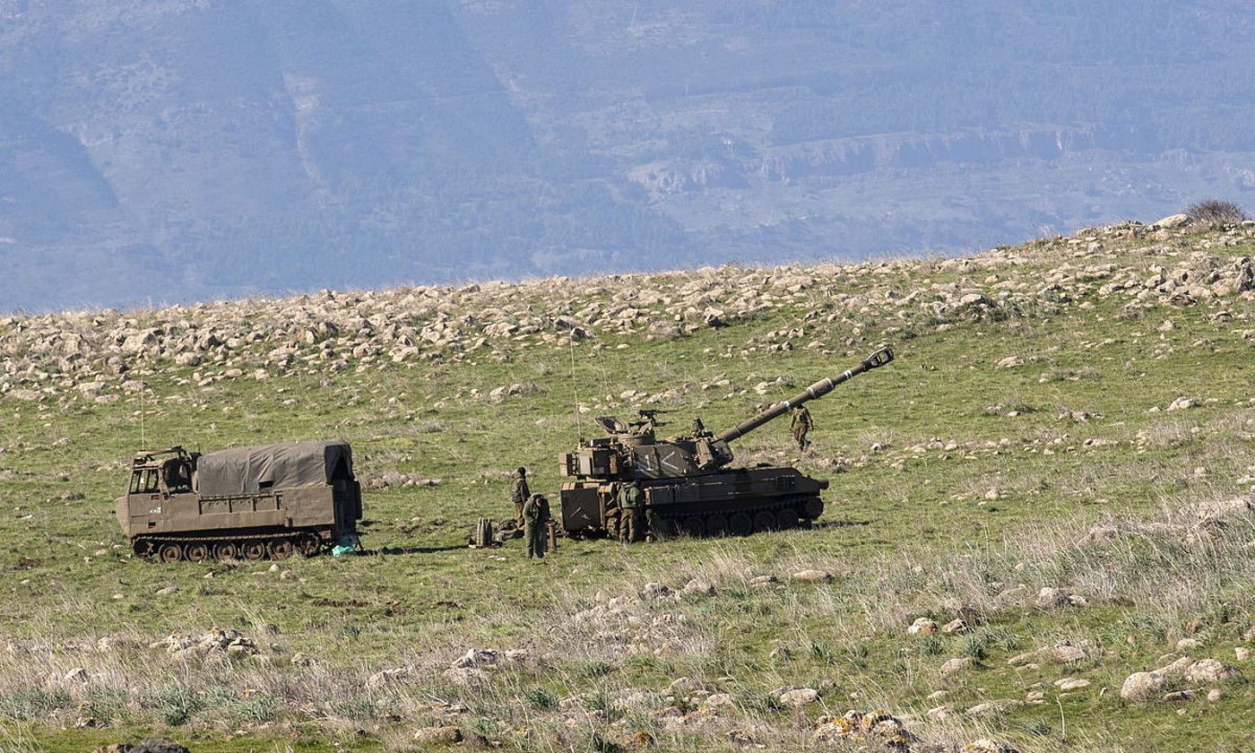 Israelgo armadaren tropak, maniobra militarrak egiten, Golango gain okupatuan, iragan abenduaren 30ean. ATEF SAFADI / EFE.