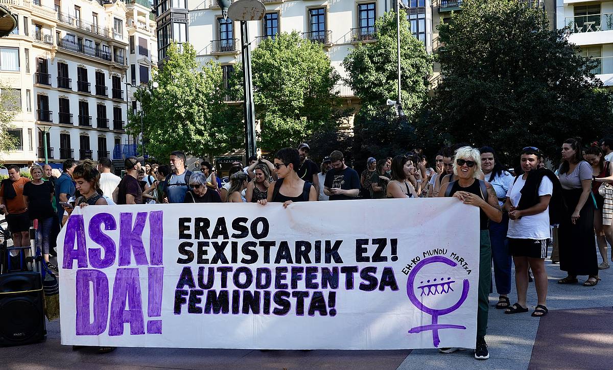 Eraso matxista bat salatzeko elkarretaratzea Donostian, aurtengo abuztuan. ANDONI CANELLADA / FOKU