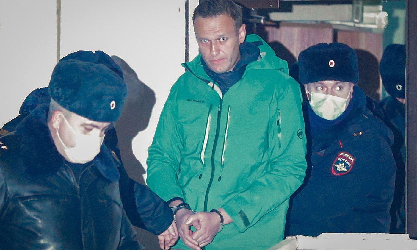 Aleksei Navalni Errusiako oposizioko kidea atxilotuta, atzo, Moskun. SERGEI ILNITSKY / EFE.