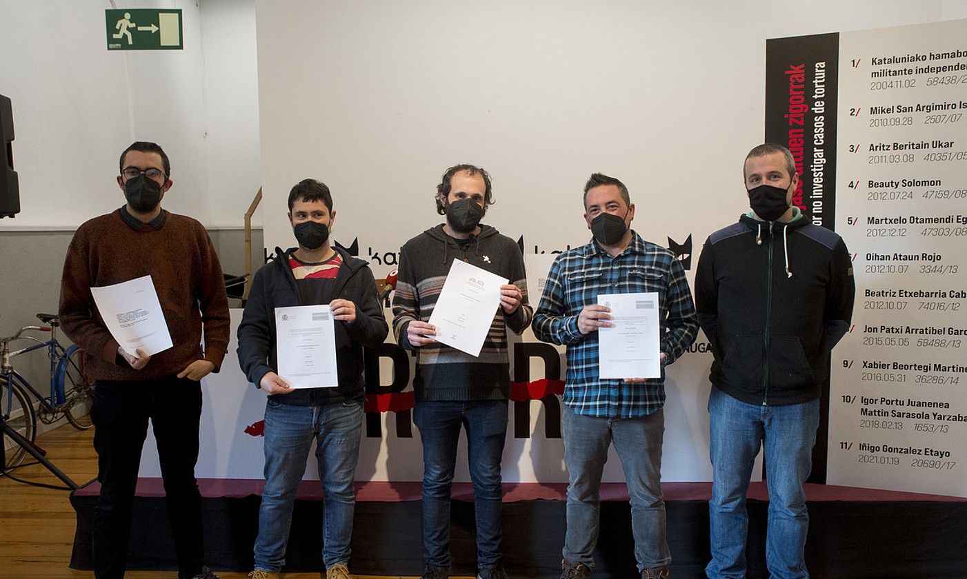 Iruñea. Iker Moreno, Xabi Beortegi, Iñigo Gonzalez, Jon Patxi Arratibel eta Gorka Mayo, Katakrak-en atzo. IÑIGO URIZ / FOKU.