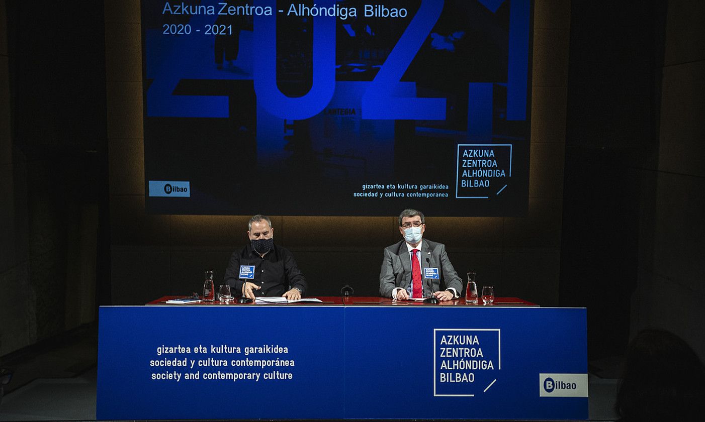 Fernando Perez Azkuna zentroko zuzendaria eta Juan Mari Aburto Bilboko alkatea, prentsaurrekoan. ARITZ LOIOLA / FOKU. Fernando Perez Azkuna zentroko zuzendaria eta Juan Mari Aburto Bilboko alkatea, prentsaurrekoan. ARITZ LOIOLA / FOKU.