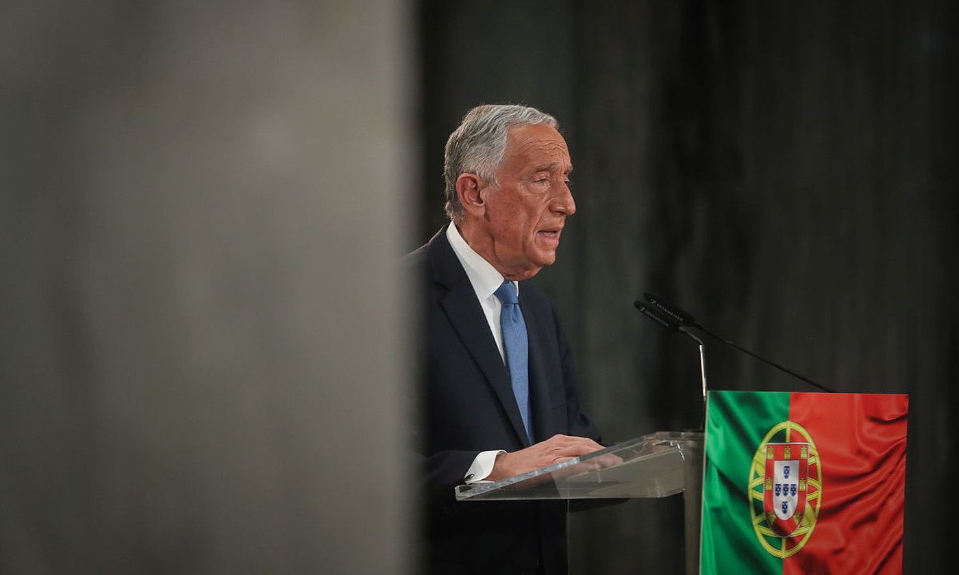 Marcelo Rebelo de Sousa Portugalgo presidentea, emaitzak jakin osteko agerraldian, igandean. MARIO CRUZ / EFE. Marcelo Rebelo de Sousa Portugalgo presidentea, emaitzak jakin osteko agerraldian, igandean. MARIO CRUZ / EFE.