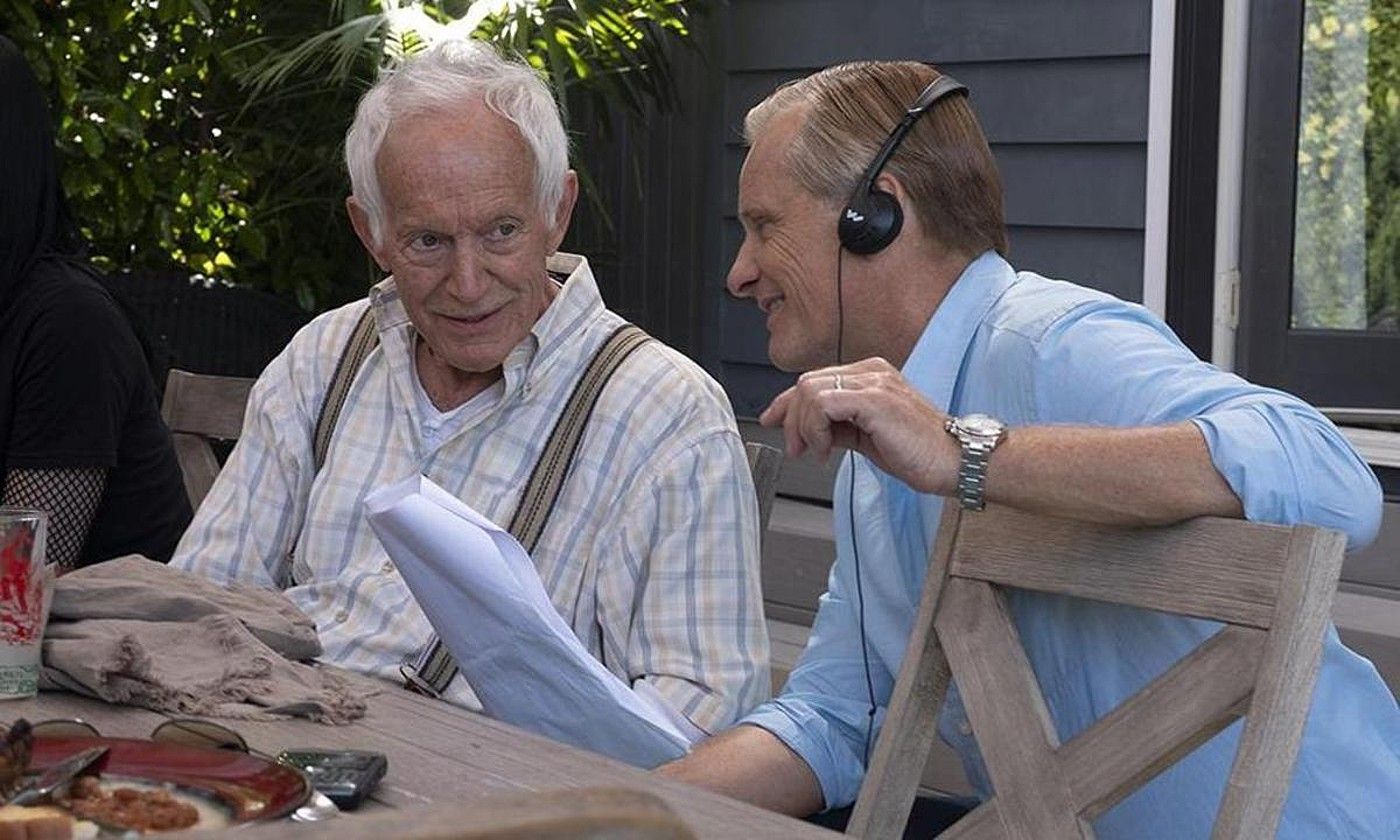 Viggo Mortensen antzezleak zuzendu du, eta hura ere ageri da filmean. FALLING.