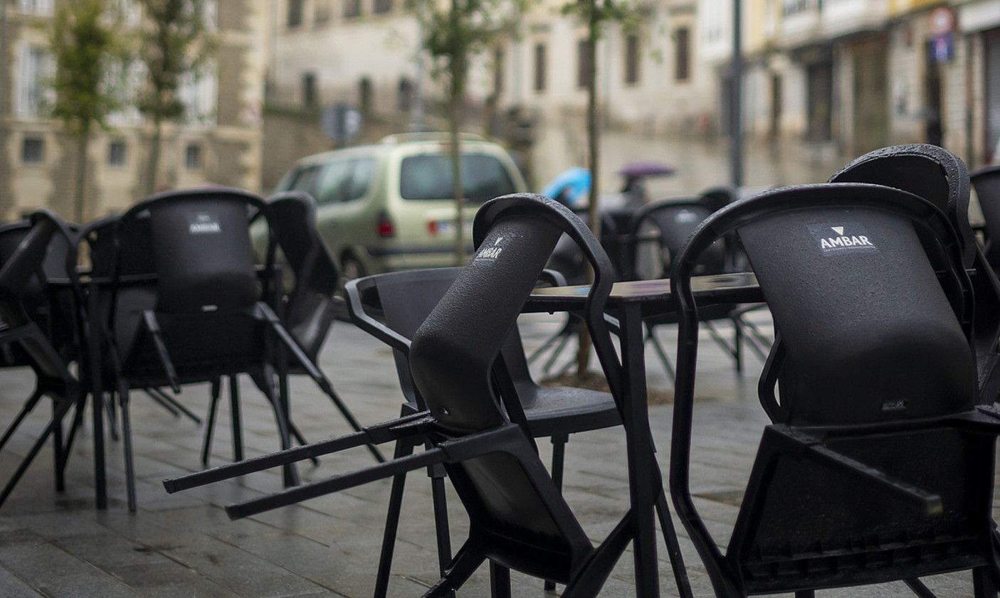 Gasteizko taberna baten terraza, egun hobeen zain. JAIZKI FONTANEDA / FOKU.