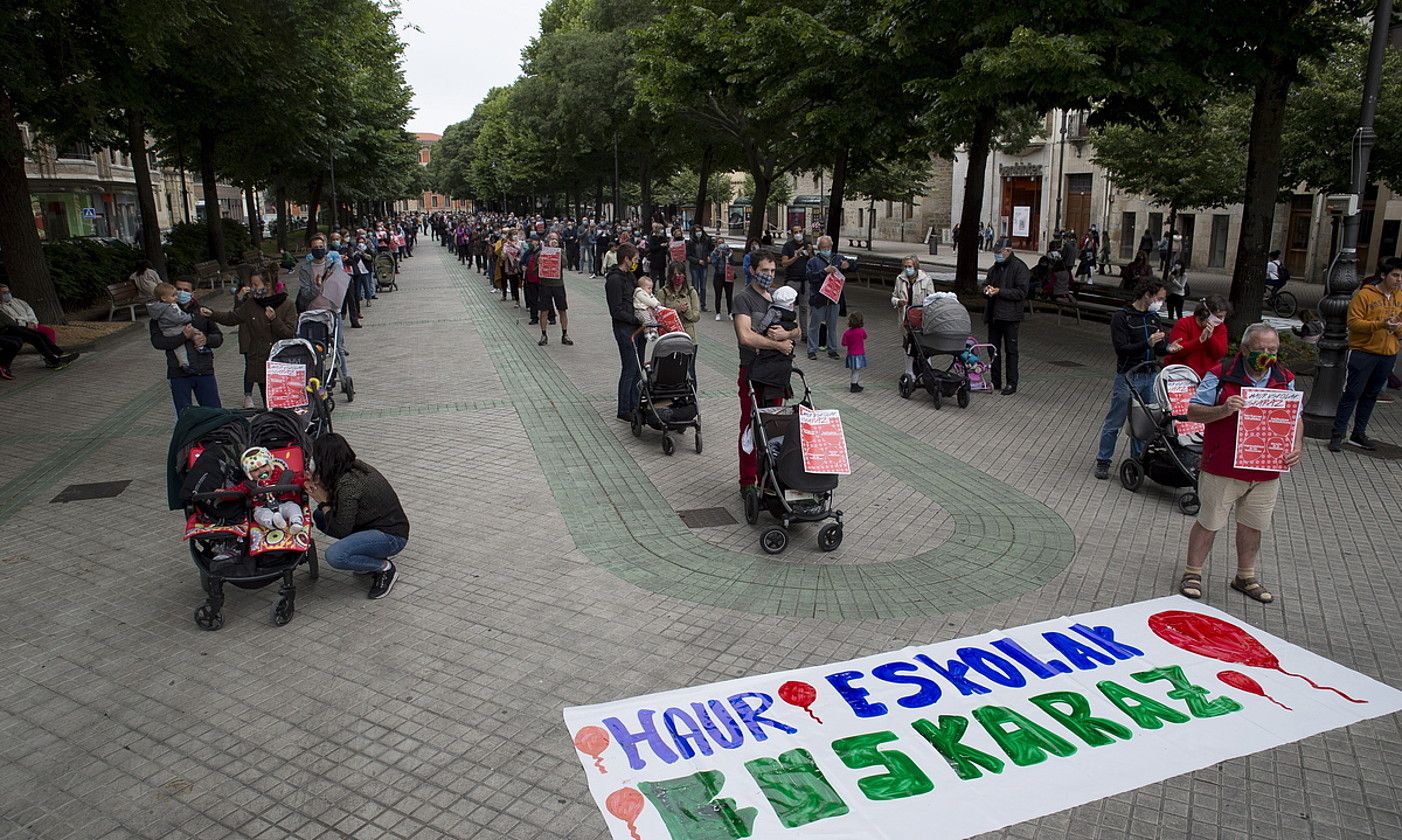 Iruñeko haur eskoletan euskara hedatzearen aldeko protesta bat, ekainean. IÑIGO URIZ / FOKU.