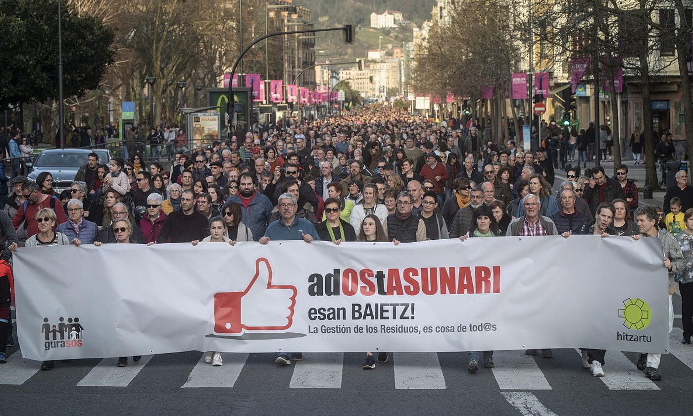 GuraSOSen protesta bat, 2019an, Donostian. JON URBE / FOKU.