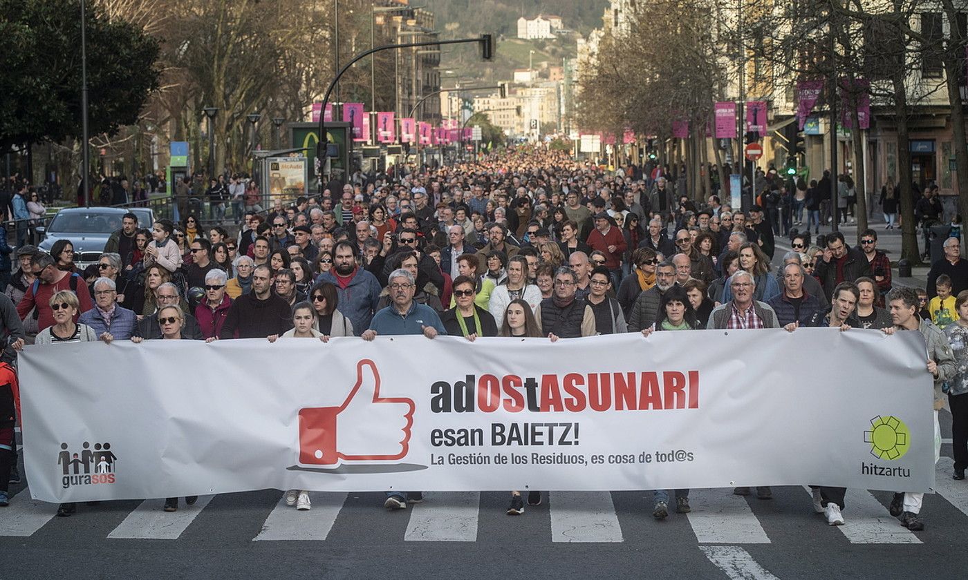 GuraSOSen protesta bat, 2019an, Donostian. JON URBE / FOKU. GuraSOSen protesta bat, 2019an, Donostian. JON URBE / FOKU.