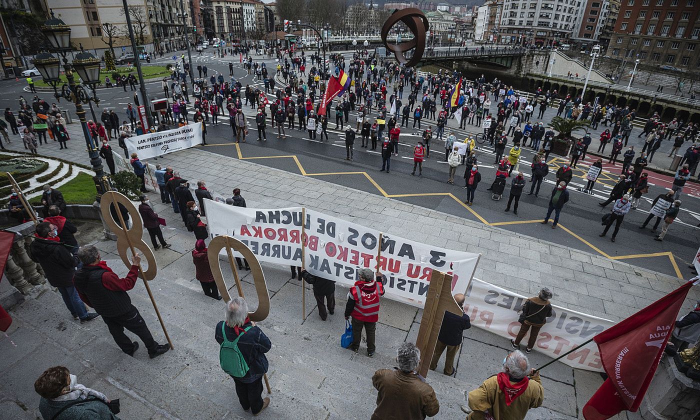 Bilbon egindako manifestazioaren bukaera, udaletxearen aurrean. ARITZ LOIOLA / FOKU.