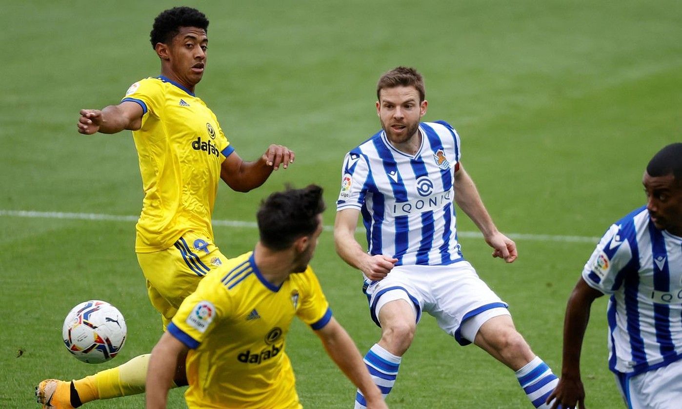 Asier Illarramendi, Cadizen aurkako norgehiagokan. JAVIER ETXEZARRETA / EFE.