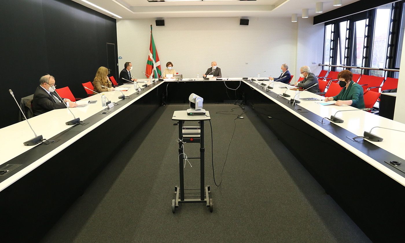 Poliziaren Kontrolerako eta Gardentasunerako Batzordea eratzeko bilera, urtarrilaren 26an. IREKIA.