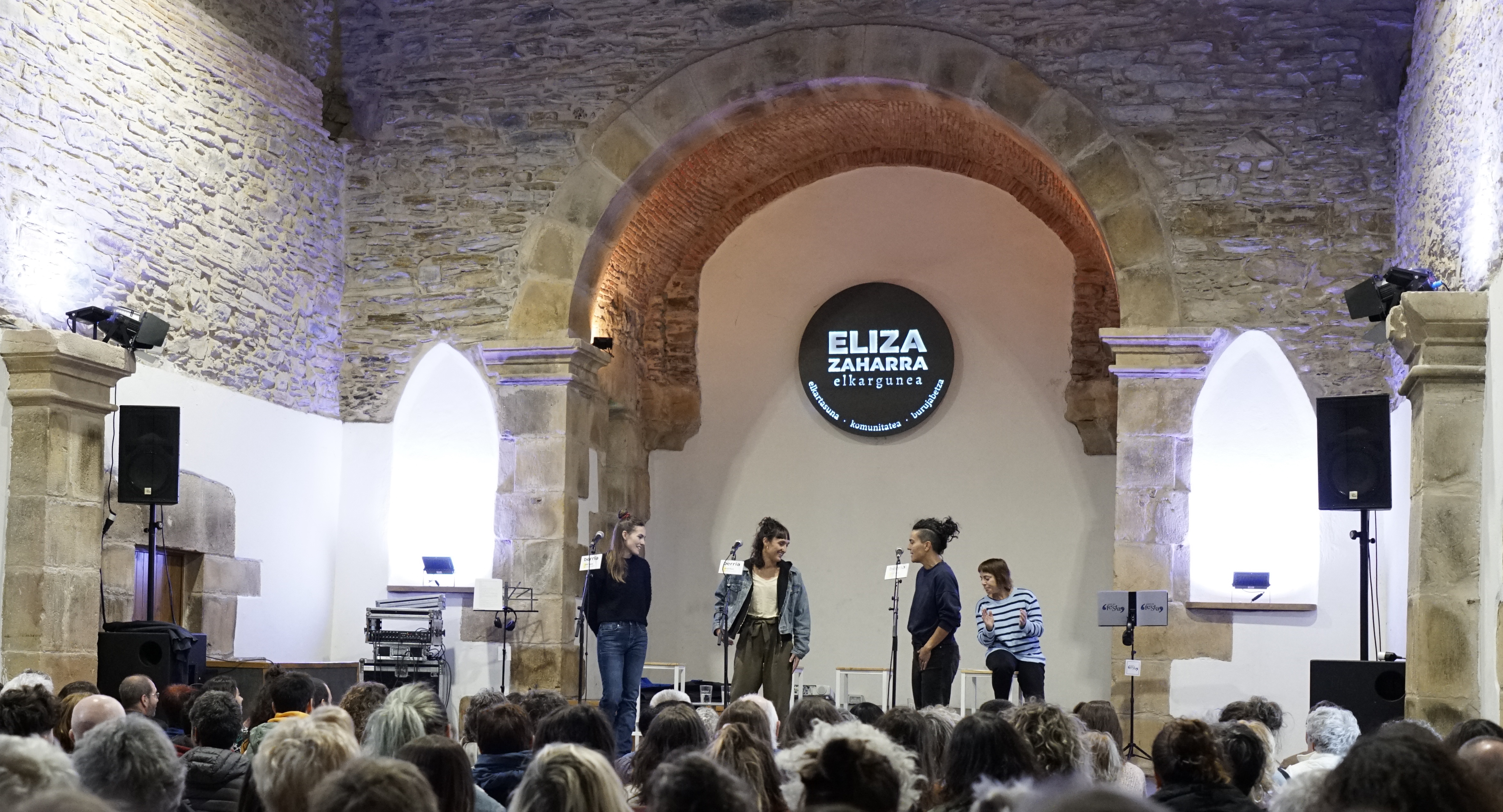 'Ezer ez eta bertso festa' saio berezia, Aginagako Eliza Zaharrean.
