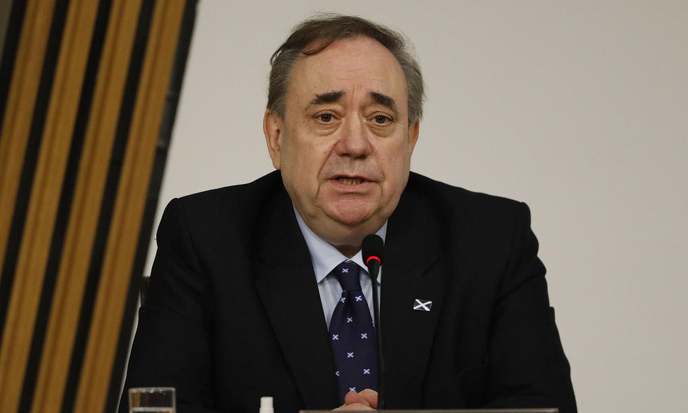 Alex Salmond Eskoziako lehen ministro ohia, gaur, parlamentuko ikerketa batzordean. ANDREW COWAN / EFE.