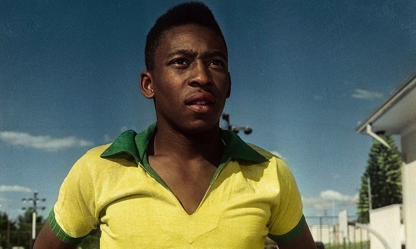 Pele, 1.301 gol sartu eta hiru Munduko Kopa irabazi zituen futbolaria. Ez du inork historian halakorik errepikatu. NETFLIX.