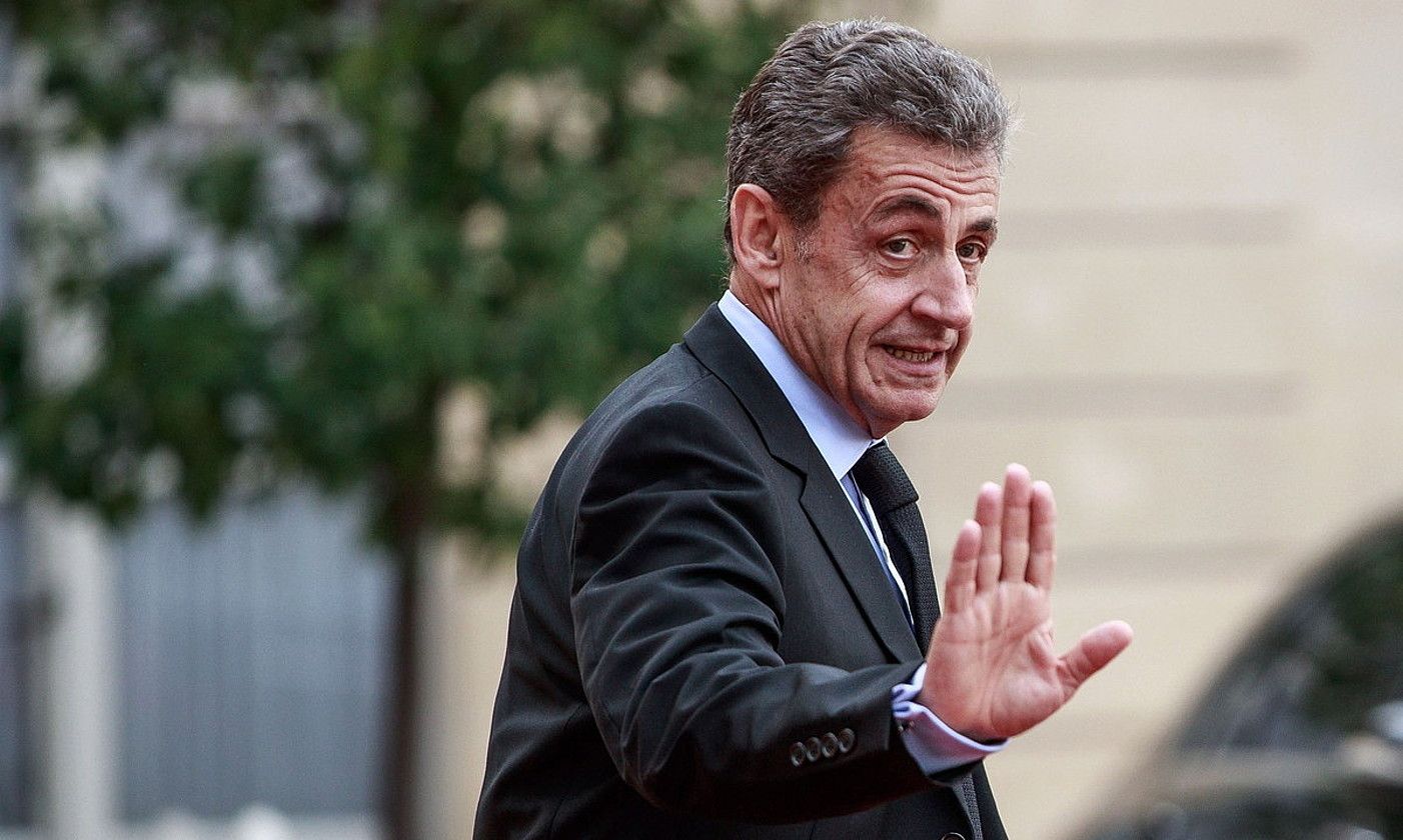Nicolas Sarkozyk urtebeteko kartzelaldia saihesteko hainbat aukera izango ditu. CHRISTOPHE PETIT TESSON / EFE.